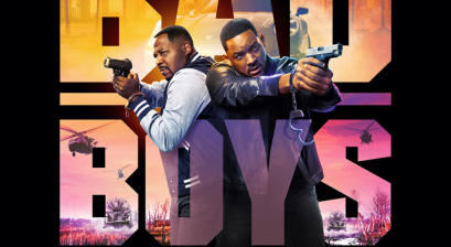 Plakat filmu BAD BOYS: RIDE OR DIE. Dwóch czarnoskórych mężczyzn stoi plecami do siebie i celują z pistoletów.  W tle widać samochody i helikoptery