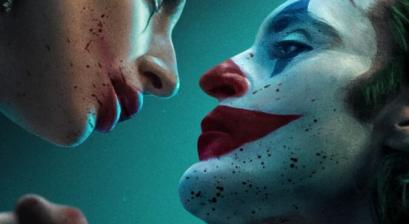 plakat filmu joker z głównymi bohaterami na pierwszym planie  Jokerem i Lady Gagą
