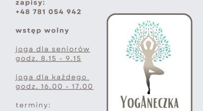plakat informacyjny z dużym logiem studia jogi które prowadzi zajęcia logo to duże drzewo z zieloną koroną 