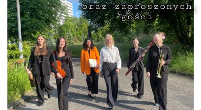 sześć kobiet z instrumentami na tle zieleni 
