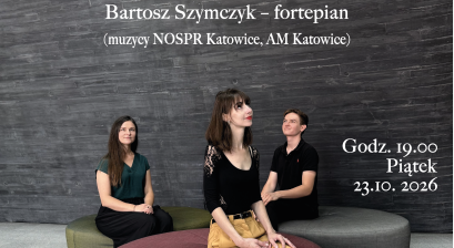 Plakat anonsujący koncert na tle czarnej ściany w budynku NOSPR
