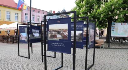 wystawa na rynku  pt. „Rynek Miejski w Lublińcu na przełomie XIX i XX wieku” 