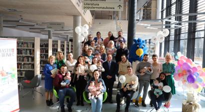 W Miejsko-Powiatowej Bibliotece Publicznej w Lublińcu przywitanie nowo narodzonych lublińczan