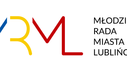 logo młodzieżowej Rady Miasta Lublińca składającej się z pierwszych liter nazwy w kolorach herbu miasta 