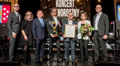 Przedstawiciele władz miasta Lublińca i firmy Elhand Transformatory 