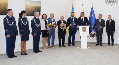Na zdjęciu przedstawiciele KPP oraz samorządowcy powiatu lublinieckiego 