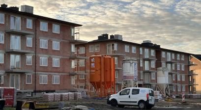 Budynki bloków SIM w budowie 