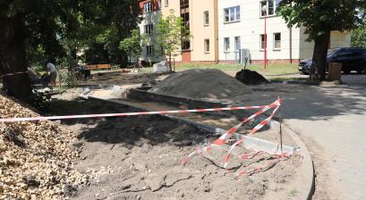 Teren budowy przez Urzędem Miejskim 