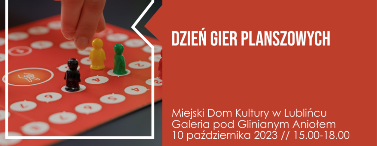 plakat z obrazkiem po lewej stronie planszy gry w chińczyka z trzema pionkami