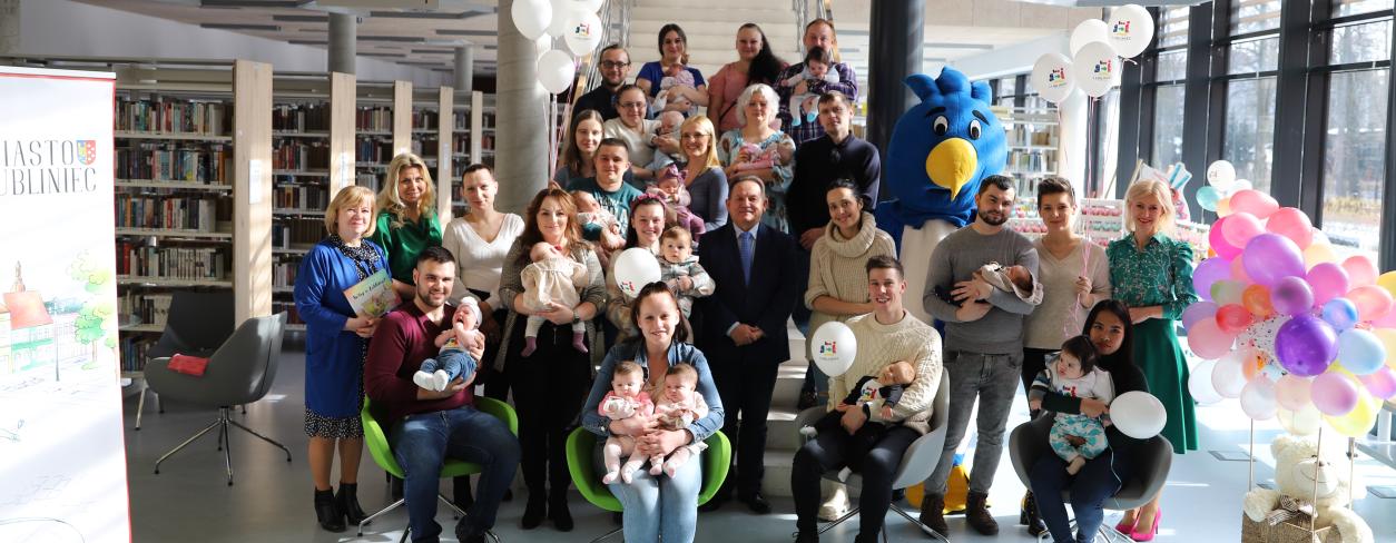 W Miejsko-Powiatowej Bibliotece Publicznej w Lublińcu przywitanie nowo narodzonych lublińczan
