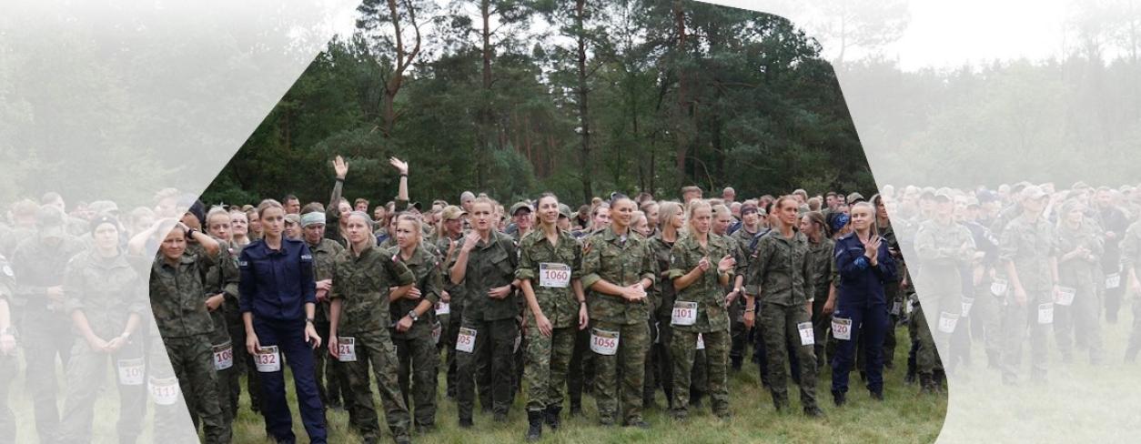 Plakat - zawodnicy Biegu o Nóż Komandosa przygotowują się do startu 