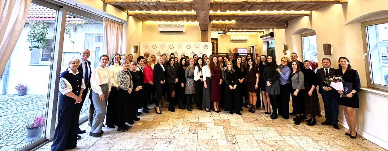 Pracownicy MOPS oraz przedstawiciele władz miasta 