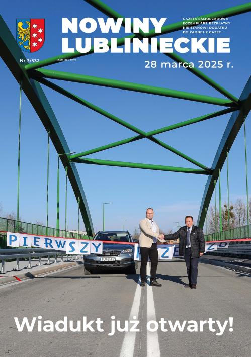 Burmistrz stojący z mieszkańcem na tle napisu pierwszy przejazd rozciągniętym na nowo wyremontowanym wiadukcie 