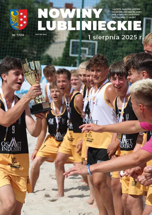 Zwycięska drużyna w rozgrywkach plażowej piłki ręcznej 