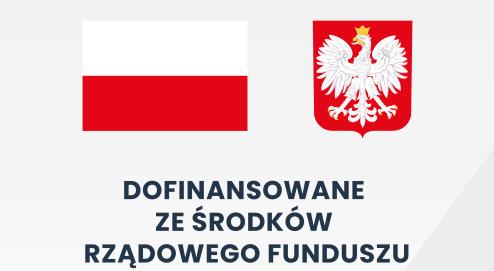 plakat z logo Rządowego Programu Inwestycji Strategicznych Polski Ład, godłem i flagą RP, informujący o dofinansowaniu 