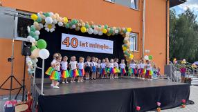 Jubileusz przedszkola miejskiego nr 4 Steblusia - zdjęcie grupowe