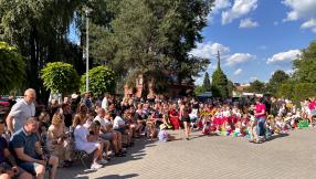 Jubileusz przedszkola miejskiego nr 4 Steblusia - zdjęcie grupowe