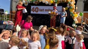 Jubileusz przedszkola miejskiego nr 4 Steblusia - zdjęcie grupowe